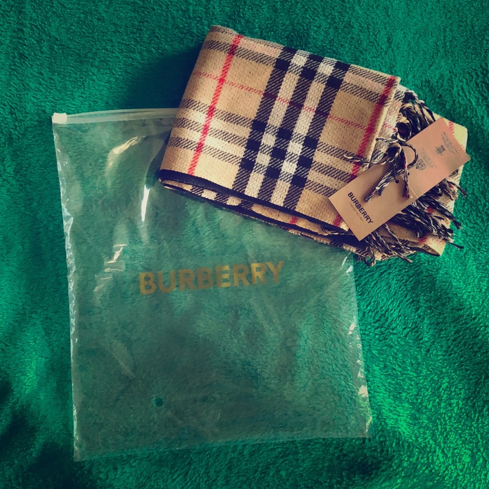 Burberry Classic Check Cashmere Scarf